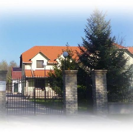 Kiraly Lovastanya Panzio Bed & Breakfast Janoshalma Luaran gambar