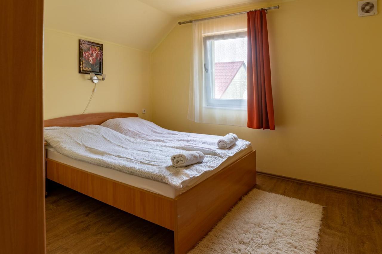Kiraly Lovastanya Panzio Bed & Breakfast Janoshalma Luaran gambar